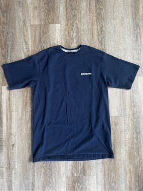 Patagonia Navy P-6 Logo Responsibili-Tee - size Small